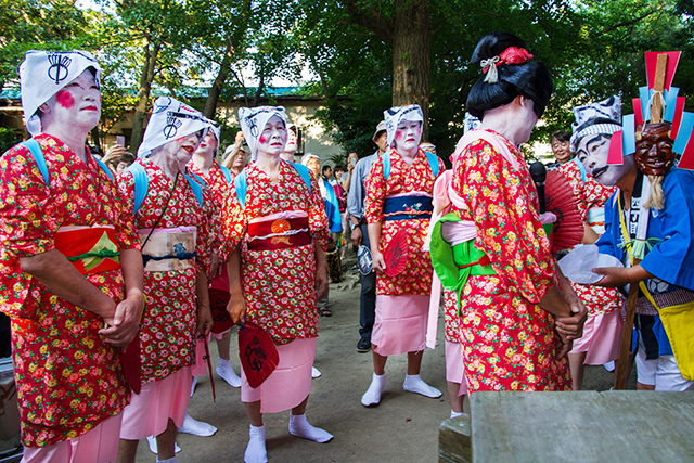 八坂神社　お札まき