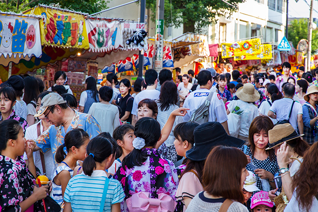 八坂神社　お札まき