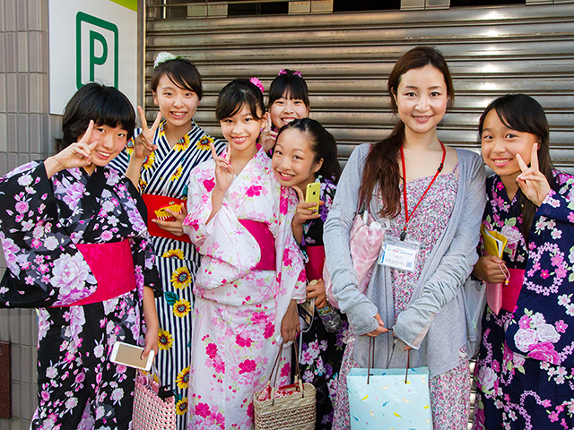 八坂神社の「お札まき」