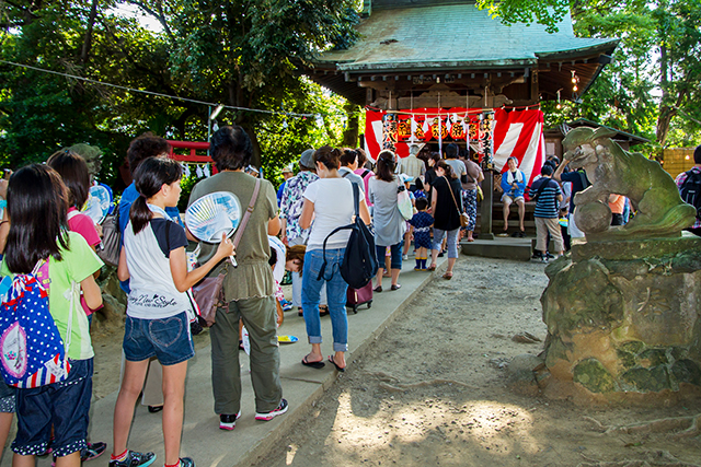 八坂神社　お札まき