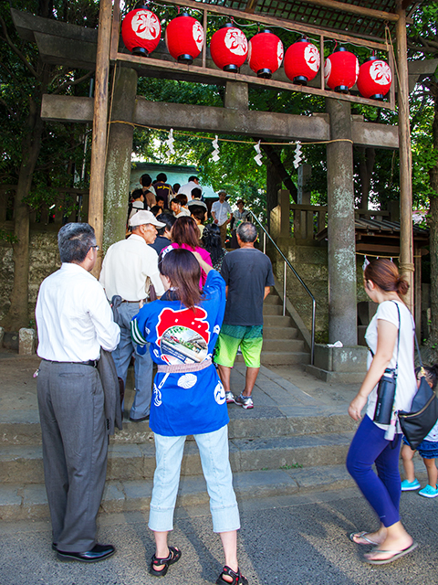 八坂神社　お札まき