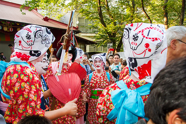 八坂神社　お札まき