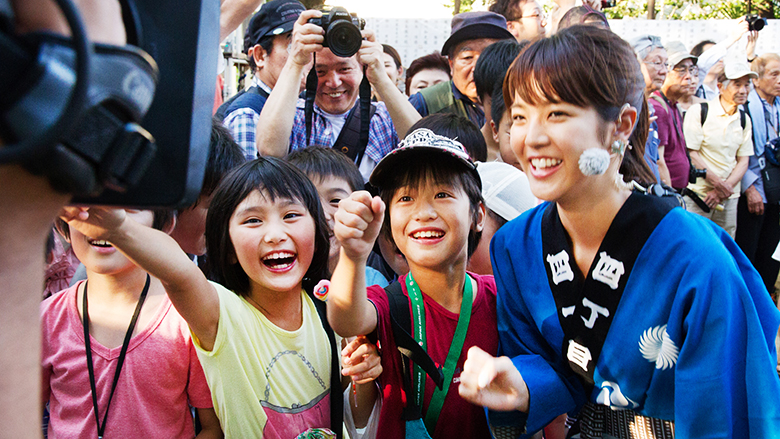 八坂神社のお札まきをフジＴＶがライブ中継