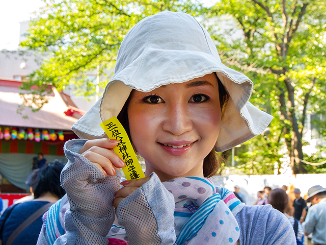 八坂神社の「お札まき」