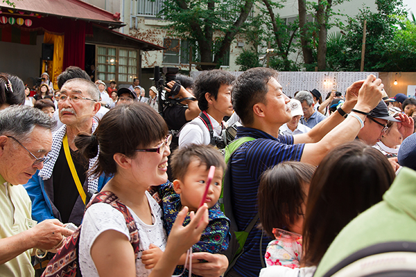 お札まきと「とつか夏まつり」2016_取材報告