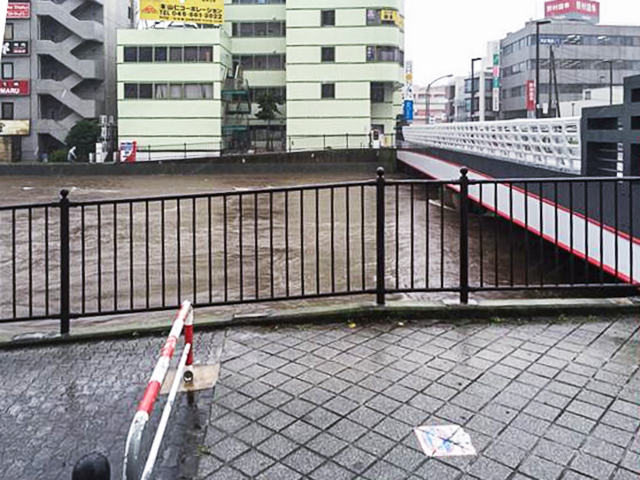 柏尾川が氾濫の危機! 柏尾川が氾濫の危機!
