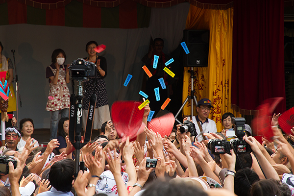 お札まきと「とつか夏まつり」2016_取材報告